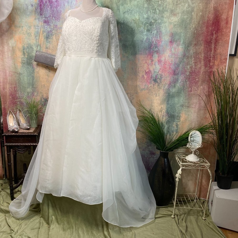 David's Bridal Oleg Cassini Elegant Ivory Lace A-Line Wedding Dress 3/4 Slvs 22W - Picture 2 of 14